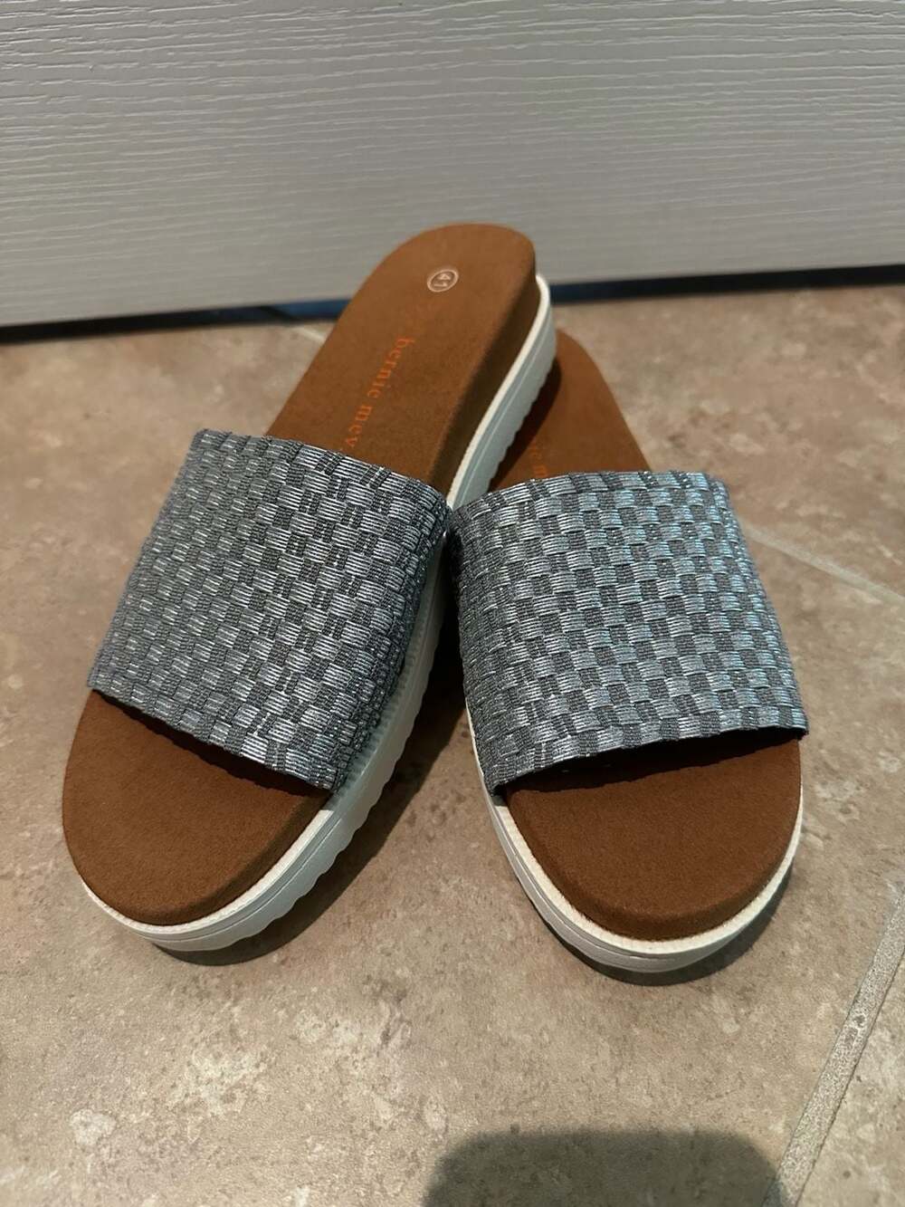 Bernie Mev Capri Woven Slide Sandals Silver Grey Size 41